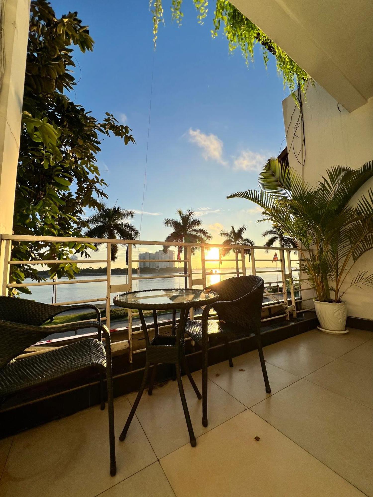 อาซิบัน คีย์ บูทิก โฮเต็ล Hotel พนมเปญ ภายนอก รูปภาพ