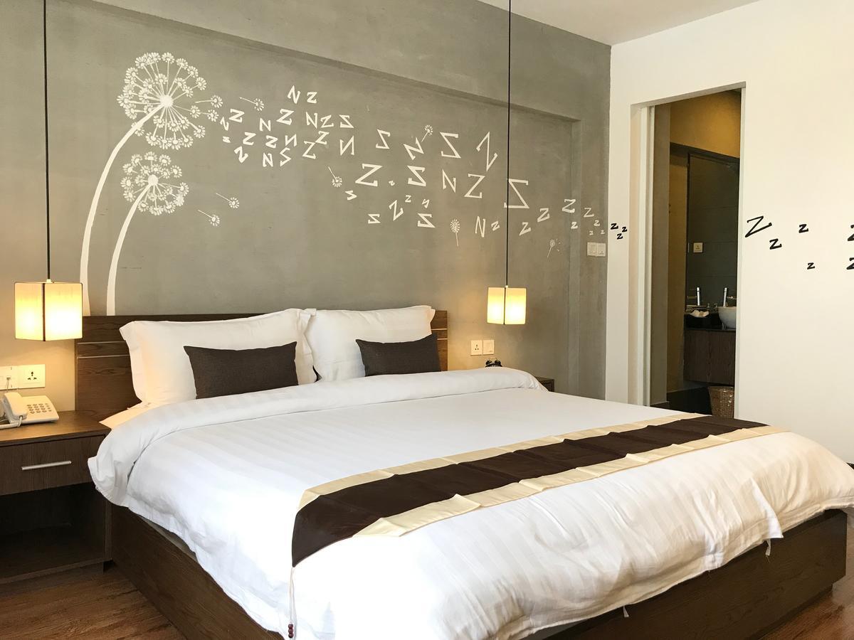 อาซิบัน คีย์ บูทิก โฮเต็ล Hotel พนมเปญ ภายนอก รูปภาพ