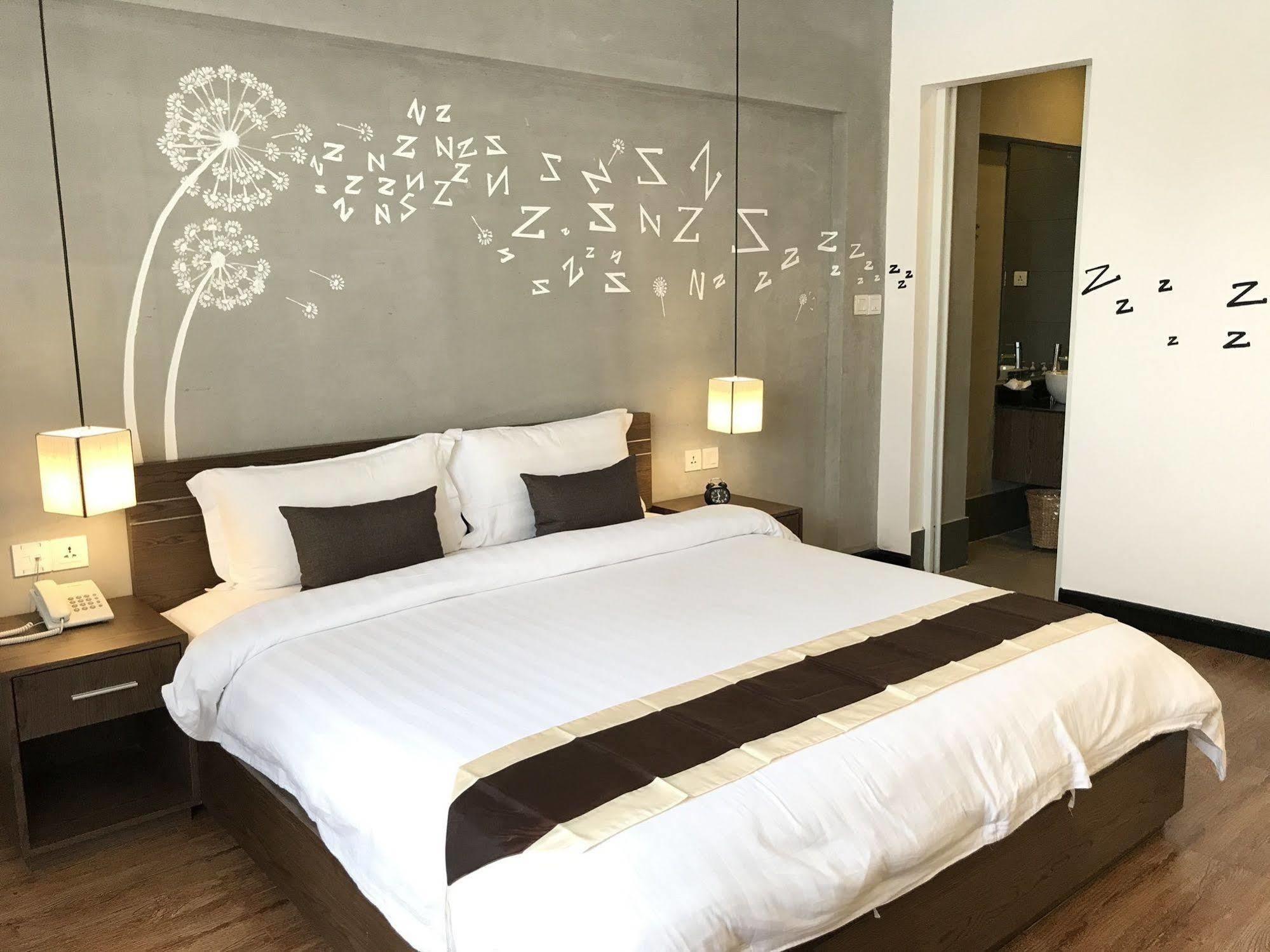 อาซิบัน คีย์ บูทิก โฮเต็ล Hotel พนมเปญ ภายนอก รูปภาพ