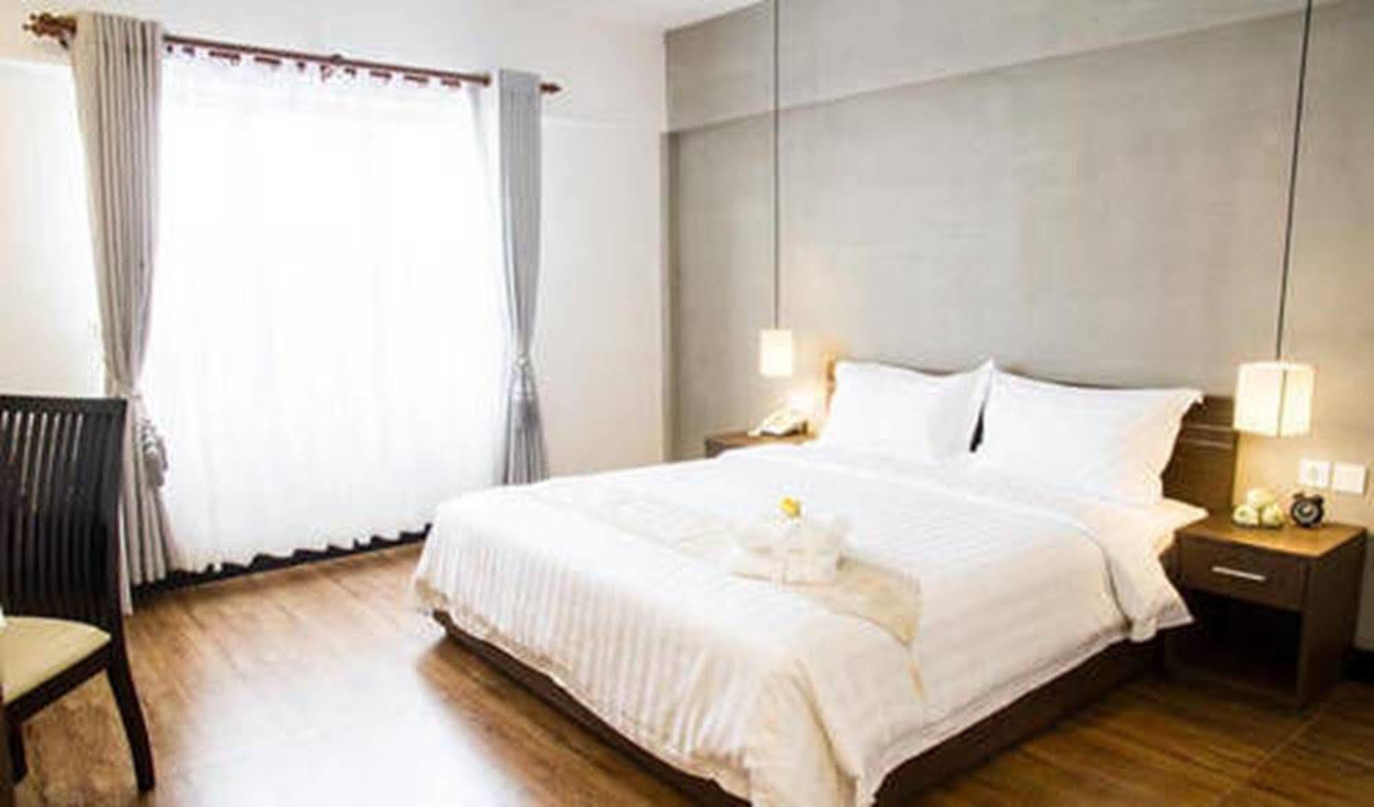 อาซิบัน คีย์ บูทิก โฮเต็ล Hotel พนมเปญ ภายนอก รูปภาพ
